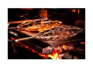 Josper fiskegrillkurve til tilberedning af hele fisk over gløder