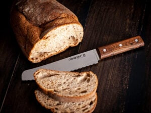 Josper brødkniv 20 cm ved udskæring af brød