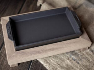 Josper serveringsplade 25 x 15 cm vist med separat Iroko-træbase