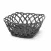 Firkantede kurve med flettede sider i sort, 190x190x80mm, polypropylen