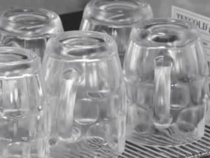 GF200VSG Køleskab til glas 79L med LED-lys og justerbare hylder - Billede 2