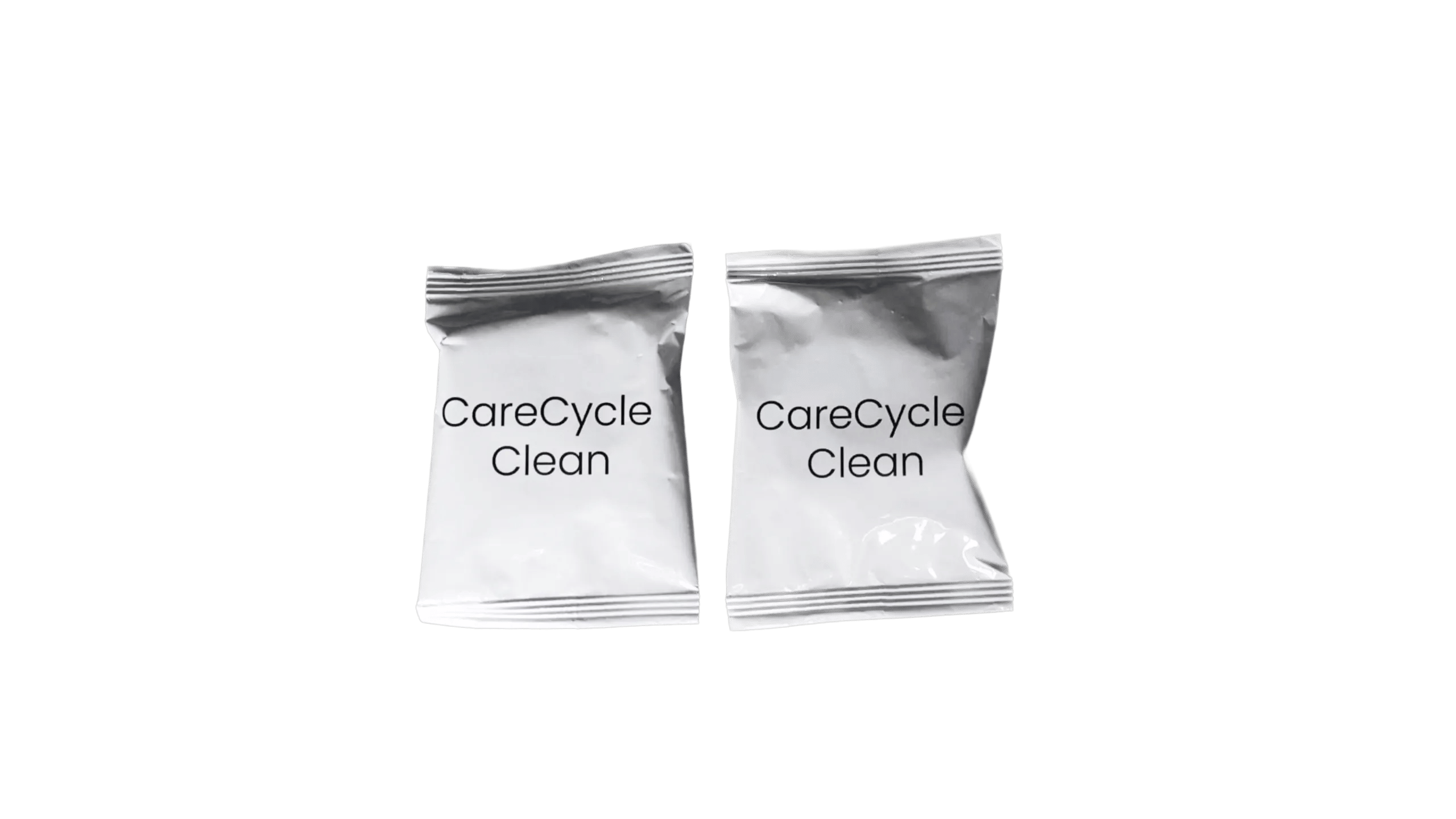 To hvide CareCycle Clean poser fotograferet forfra på sort baggrund