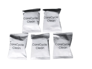 Fem CareCycle Clean poser samlet på sort baggrund