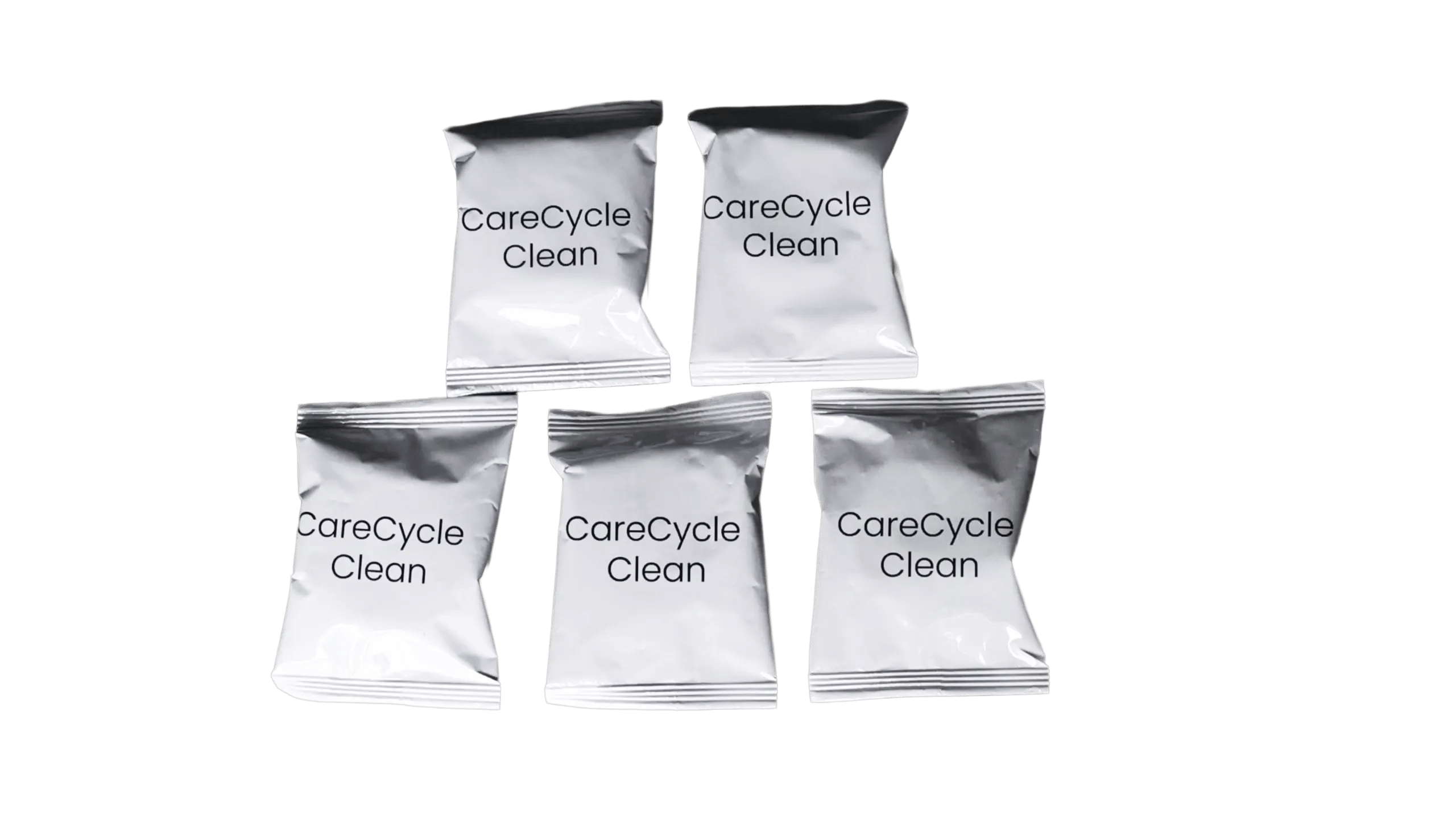 Fem CareCycle Clean poser samlet på sort baggrund