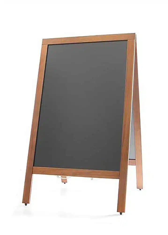 Sort fortovstavle med træramme, 700x600x1200mm, monteringskroge inkluderet