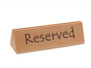 Reserveret bord skilt i holdbart træ, 152x44x44mm med stor håndtag