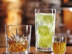 Arcoroc Broadway Tumbler 30 cl i et bar miljø