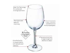 En gruppe af Krysta Vinglas Cabernet Tulipe 47 cl klar til service