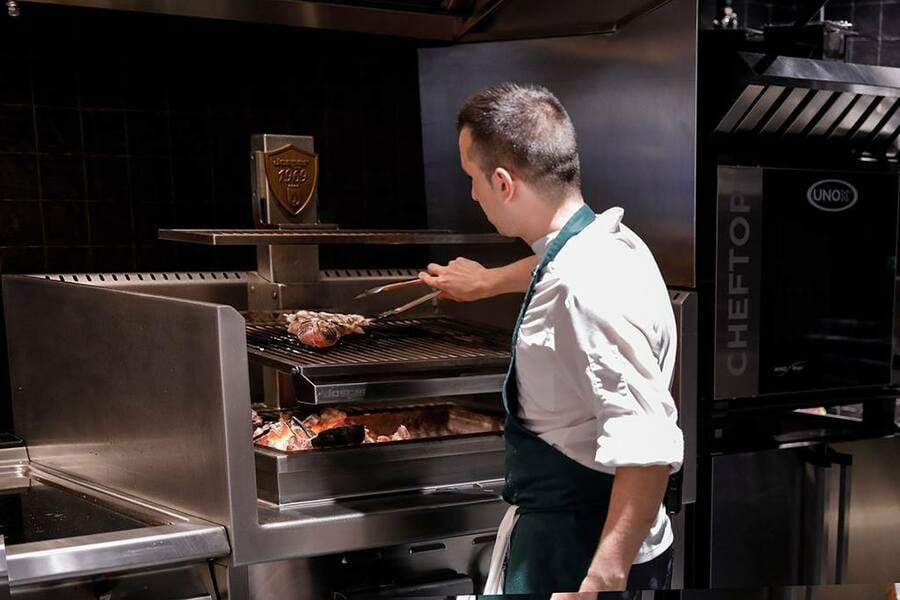 Josper Basque Grill PVJ-76-1-1-CT i professionelt køkken
