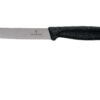 Ostekniv 11cm Swiss med bølget kant og gafeltip set forfra på træskærebræt.