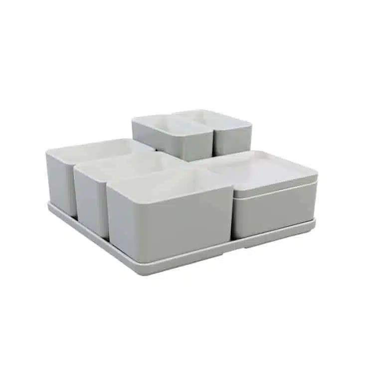 Cube organizer sæt 19: Består af skål/bakke nr. (6) + (1) + (2) + 3stk.(5) + 2stk.(3) – 21 x 21 x H9.3 cm | Black. Champagne. Grey