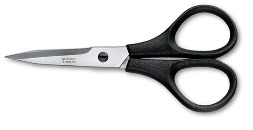 Husholdnings saks lille Victorinox set forfra med skarpt rustfrit stålblad og sort polyamide-håndtag.
