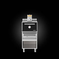 Josper HJX-PRO-S80-T trækulsgrillovn med åbent underbord, set forfra