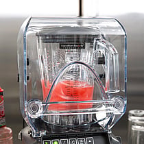 Hamilton Beach QS850 Quiet Shield lydskærm monteret på HBH850 blender